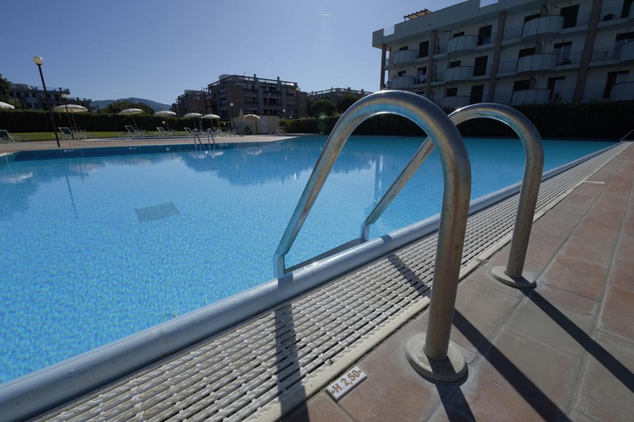 Le Residenze Di Santa Costanza - Mirto/Corbezzolo Lejlighedshotel San Vincenzo Eksteriør billede